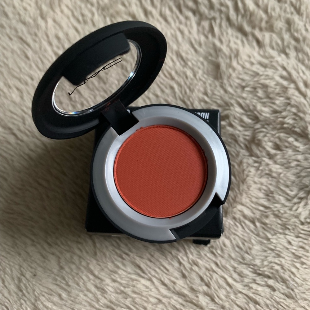 Mac Cosmetics Powder Kiss Eyeshadow in So Haute Right Now BNIB